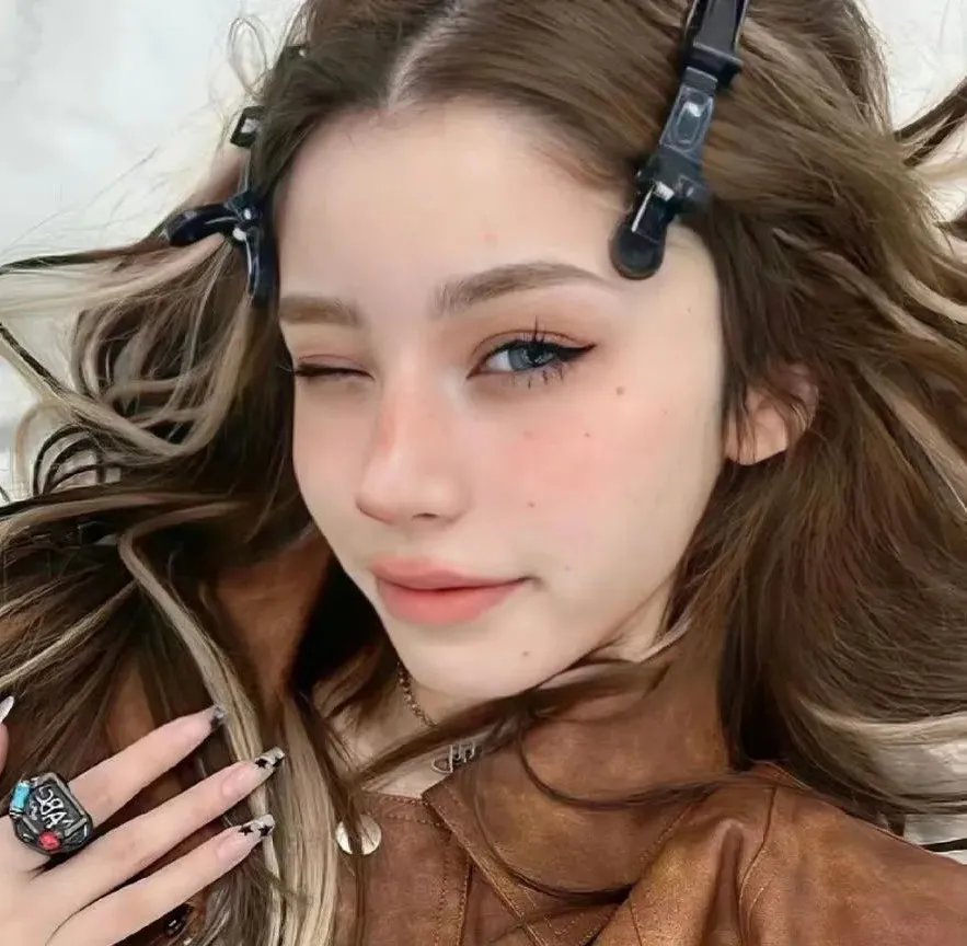 彩虹艳尽半边天